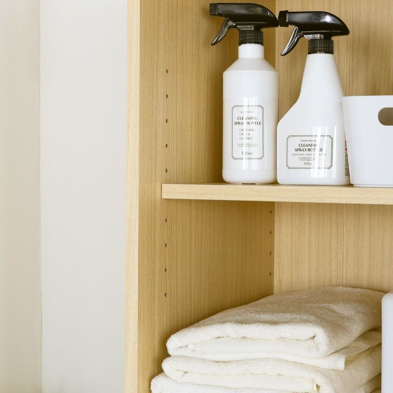 [高さを調節できる移動棚]3枚の棚板は3cm間隔で高さを調節できる移動棚。収納したい物に合わせて棚の高さを決めることができます。※画像はNA色