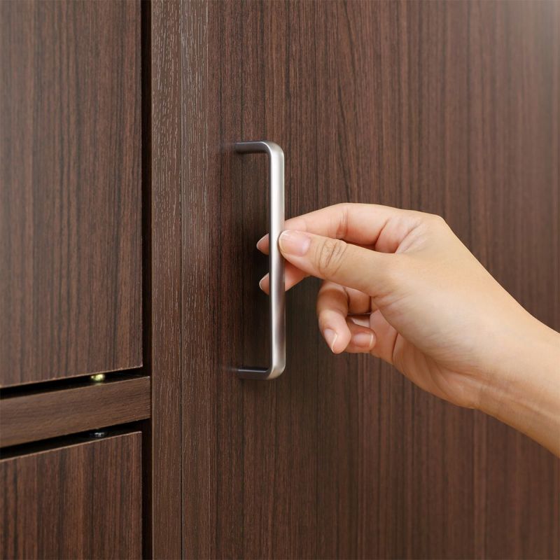 [つかみやすい、シンプルな取っ手]シンプルでつかみやすい取っ手。シルバーが清潔でスタイリッシュな印象を与えます。