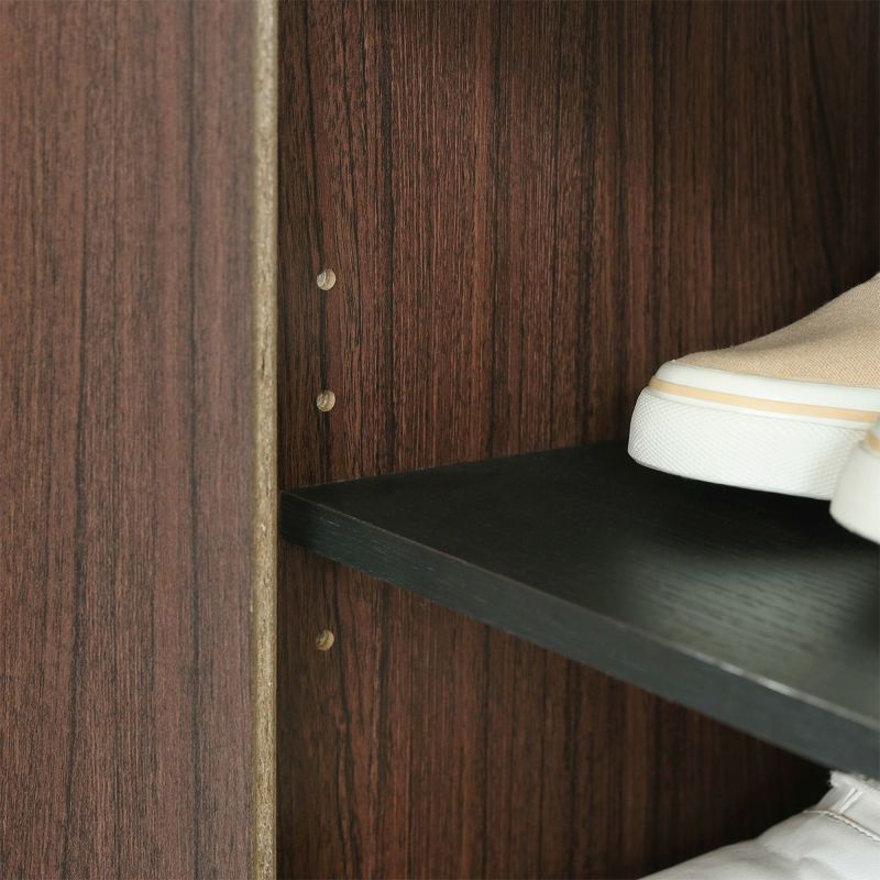 [高さを調節できる移動棚]4枚の棚板は3cm間隔で高さを調節できる移動棚。収納したい物に合わせて棚の高さを決めることができます。
