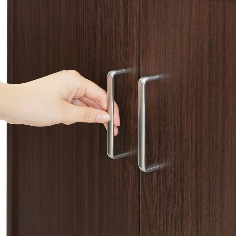 [つかみやすい、シンプルな取っ手]シンプルでつかみやすい取っ手。シルバーが清潔でスタイリッシュな印象を与えます。