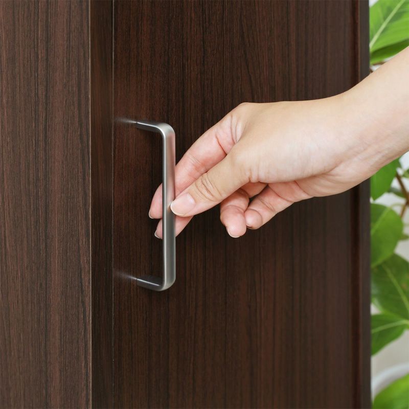 [つかみやすい、シンプルな取っ手]シンプルでつかみやすい取っ手。シルバーが清潔でスタイリッシュな印象を与えます。