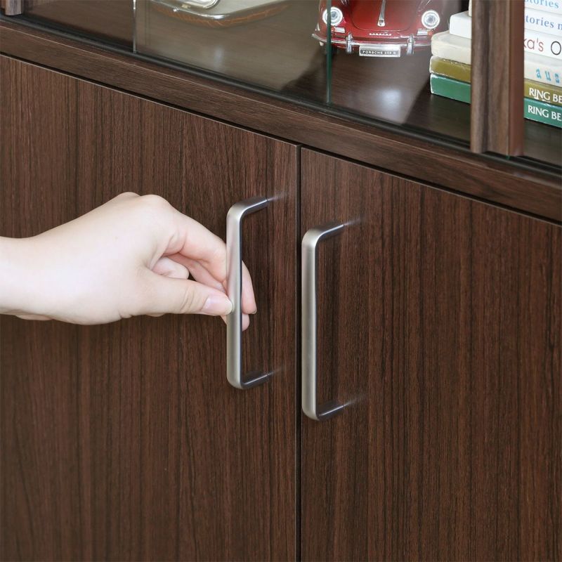 [つかみやすい、シンプルな取っ手]シンプルでつかみやすい取っ手。シルバーが清潔でスタイリッシュな印象を与えます。