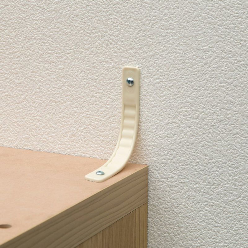 [免震補助バンド付き]家具と壁を固定して、地震などでの前倒れをしにくくする免震補助バンドが付属しています。※画像はイメージ