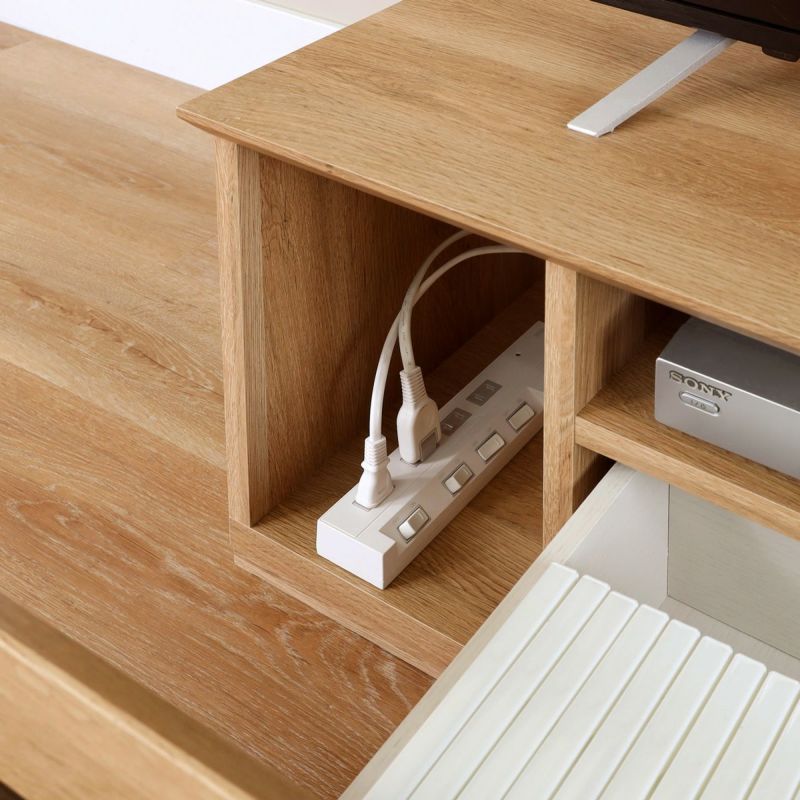 [電源タップの収納]背板がない構造は、電源タップを引き出し横のスペースに収納できるから配線もしやすくて便利です。