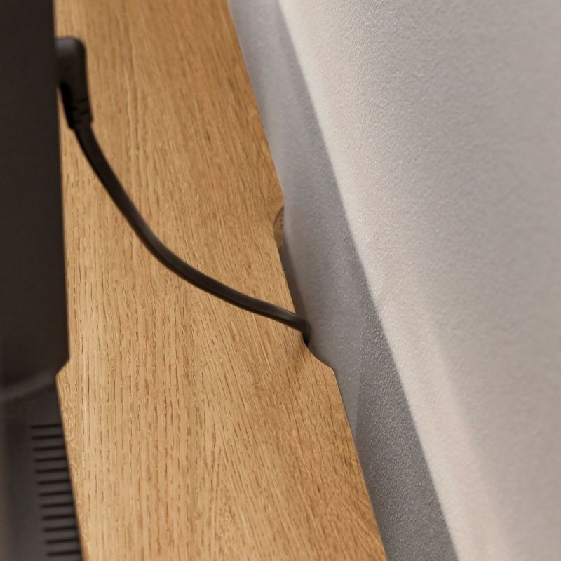 [テレビなどの配線用加工]天板には配線を通す加工があるので、テレビなどの配線を後ろに通してすっきりまとめることができます。