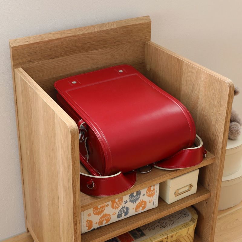 [ランドセルの収納]棚は内寸幅37.2cm、奥行35.4cm。上部にはランドセルを置くことができます。