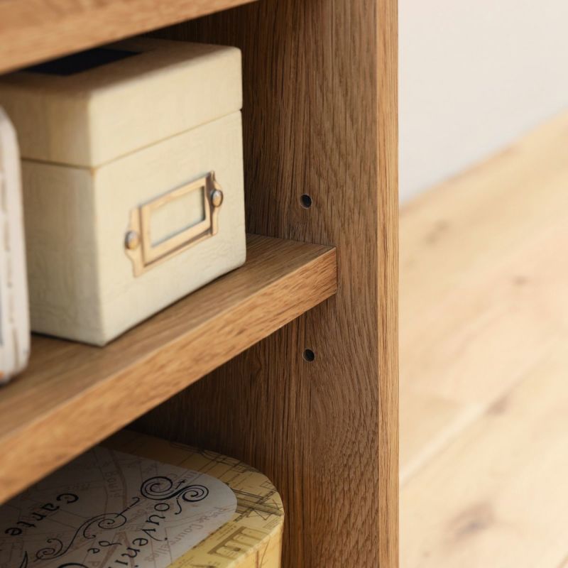 [高さを調節できる移動棚]下の棚板は3cm間隔で高さを調節できる移動棚です。収納したい物に合わせて棚の高さを決めることができます。