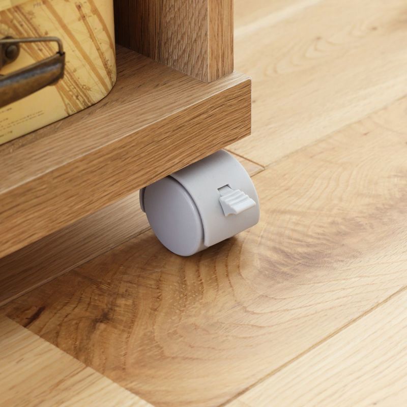 [ストッパー付きキャスター]出し入れに便利なキャスター付きです。そのうち2つにはストッパーも付いているので、デスクから出して使うときには固定もできます。