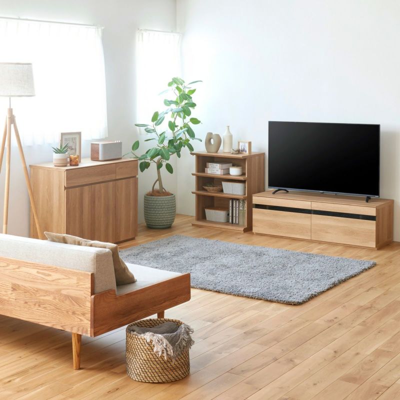 [シリーズで揃えて統一感のあるリビングに]豊富なラインナップでリビングの家具を揃えられるコーディネート家具。買い足しのときもナチュリカシリーズで揃えることで、統一感のあるインテリアを保つことができます。