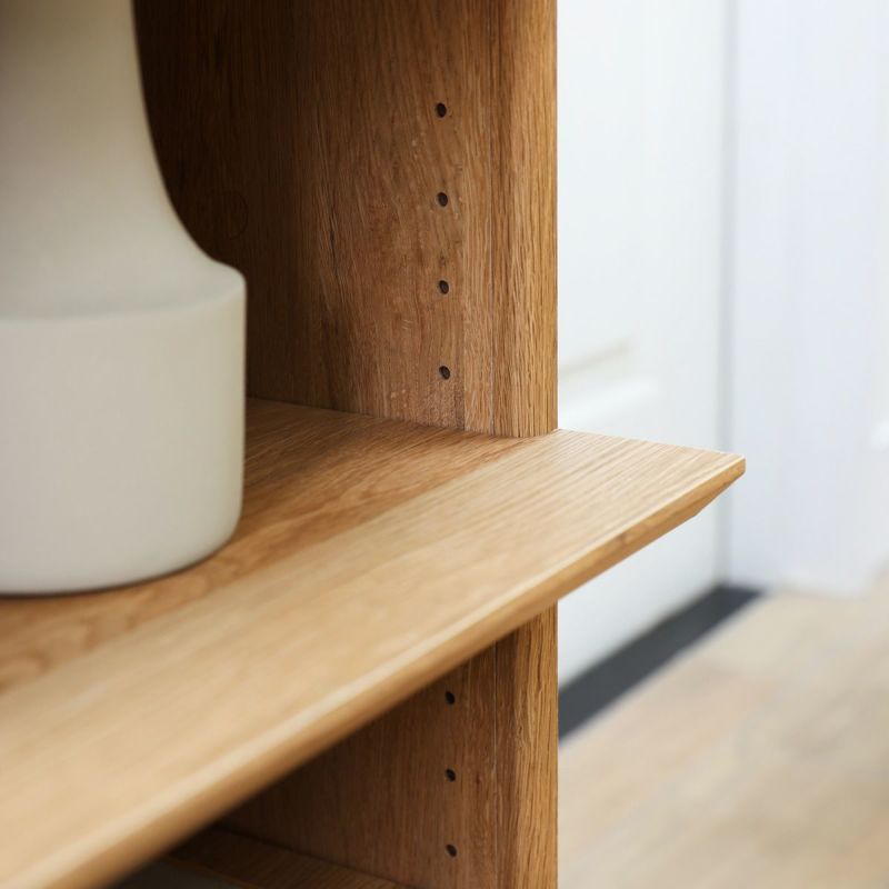 [全ての棚の高さ調節可能]全ての棚板は3cm間隔で高さを調節できる移動棚。収納したい物に合わせて棚の高さを決めることができます。