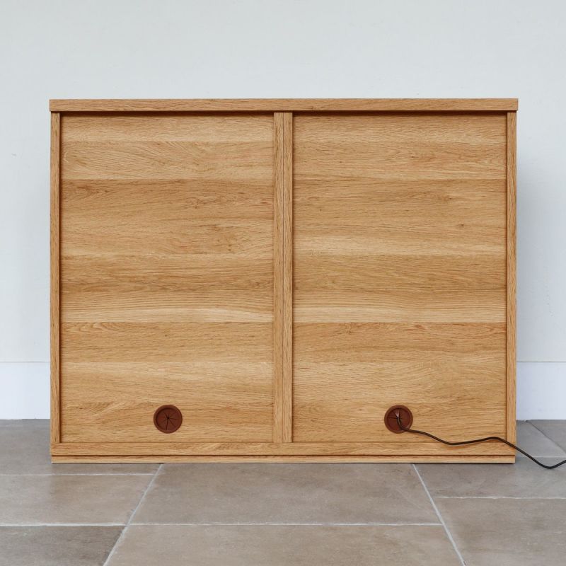 [背面化粧仕上げ]背面も化粧されているので、部屋の間仕切りとしても使用できます。