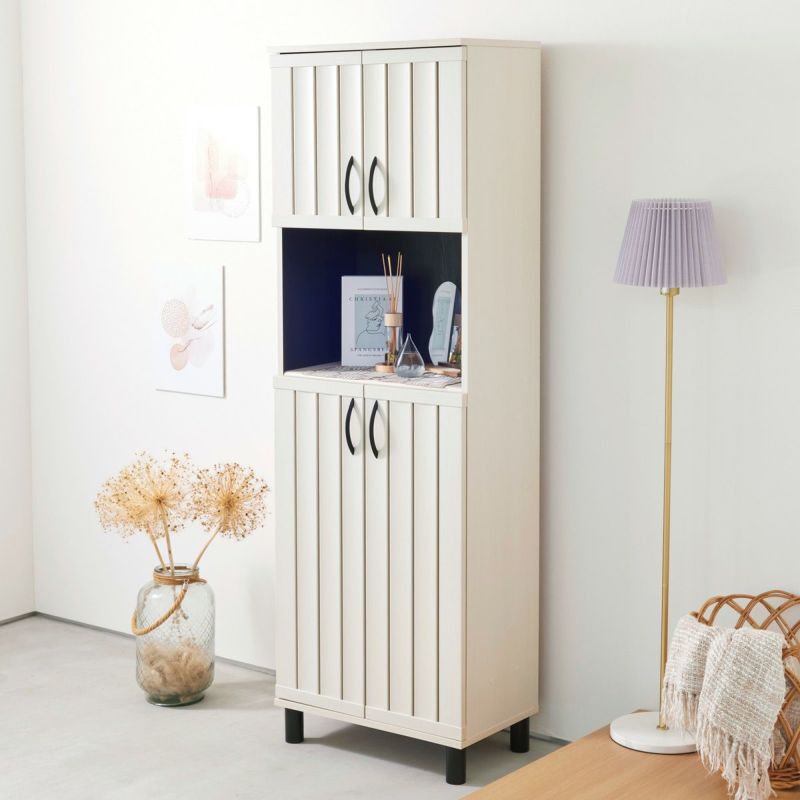 [上品で美しいほめられる玄関に]上質なデザインと機能がそなわったシューズラック。優美なデザインの扉がエレガントな玄関をつくりだします。