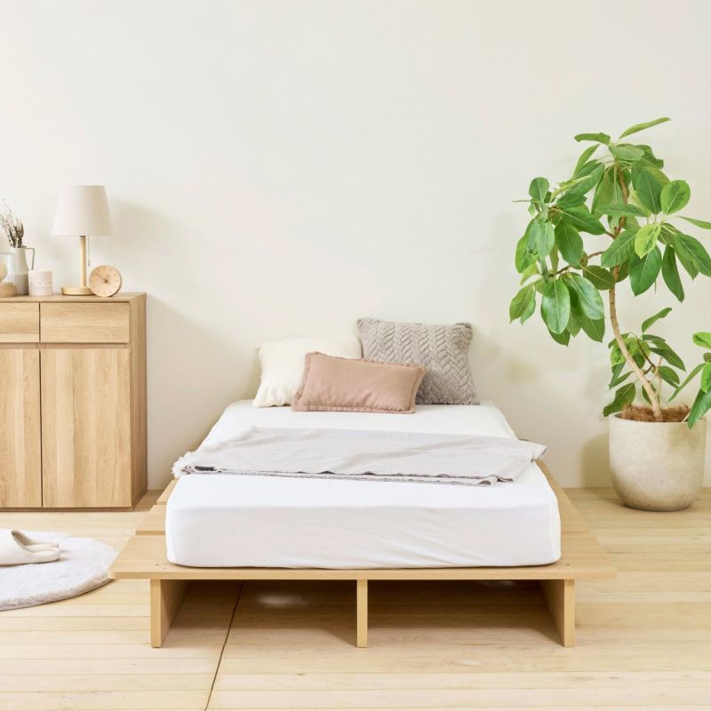 [部屋を広く見せるロースタイル]フレームの高さは18.5cm。ロースタイルで天井が高く見えて、お部屋も広く感じられます。