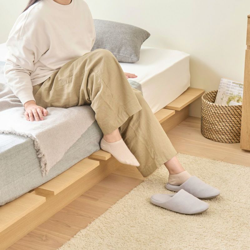 [くつろげる高さ]ロースタイルなので、腰を掛けたときもちょうどよくリラックスしやすい高さです。