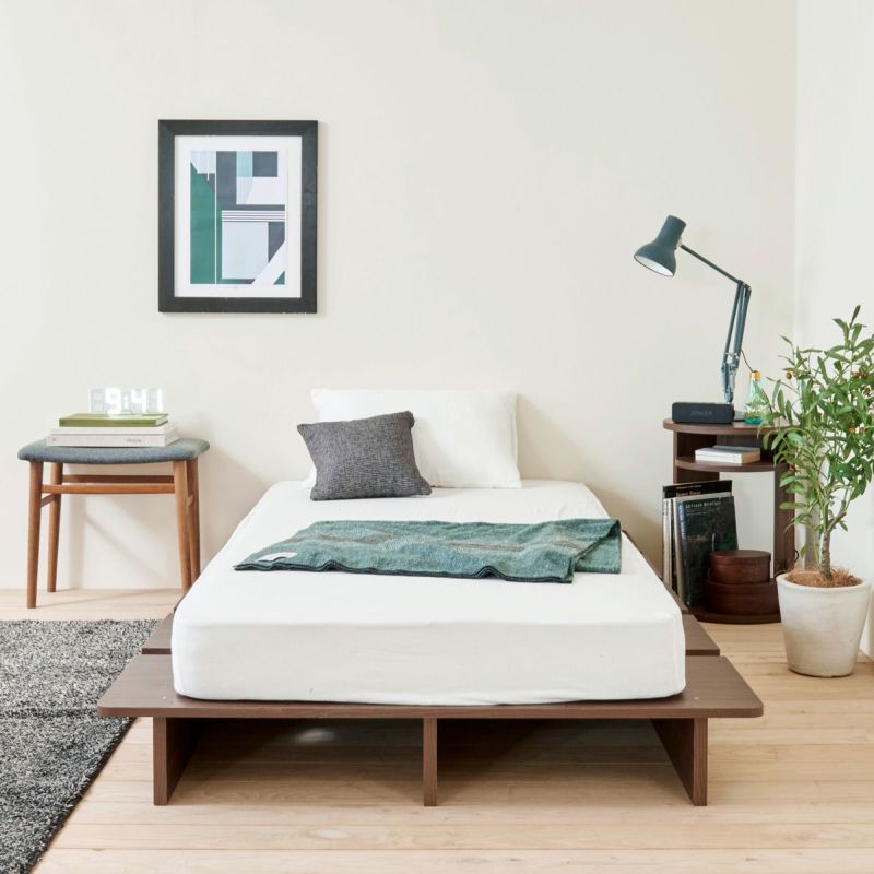 [部屋を広く見せるロースタイル]フレームの高さは18.5cm。ロースタイルで天井が高く見えて、お部屋も広く感じられます。