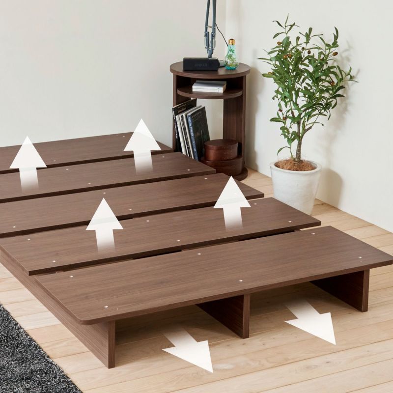 [通気性の良いすのこ仕様]すのこ仕様で湿気の通り道ができるので、ロースタイルでも通気性良く快適な眠りをサポートします。