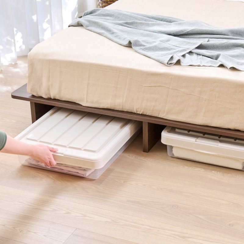 [ベッド下収納で空間を有効活用]ベッドの下のスペースは内寸幅55.6cm、高さ16.6cm。薄型のベッド下収納で空間を有効活用できます。