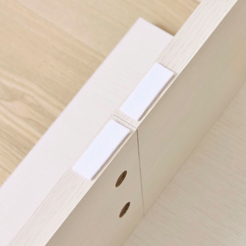 [床の傷防止用フェルト付き]脚の裏に貼るフェルト付き。床へのダメージを軽減します。