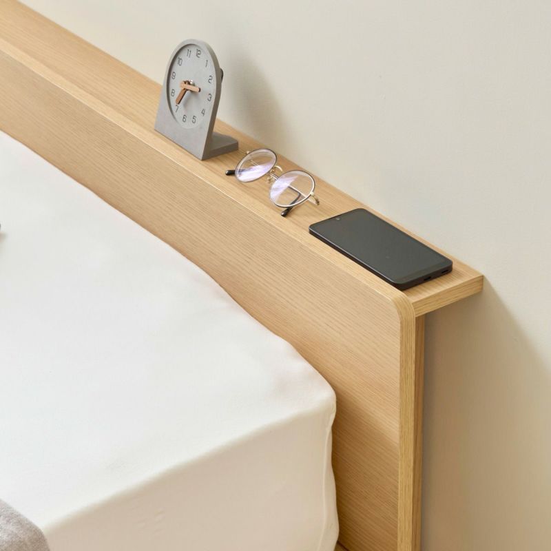 [スマホや時計の置き場所]奥行9.8cmの天板付き。手が届くところにスマホや時計・メガネなどを置くことができます。