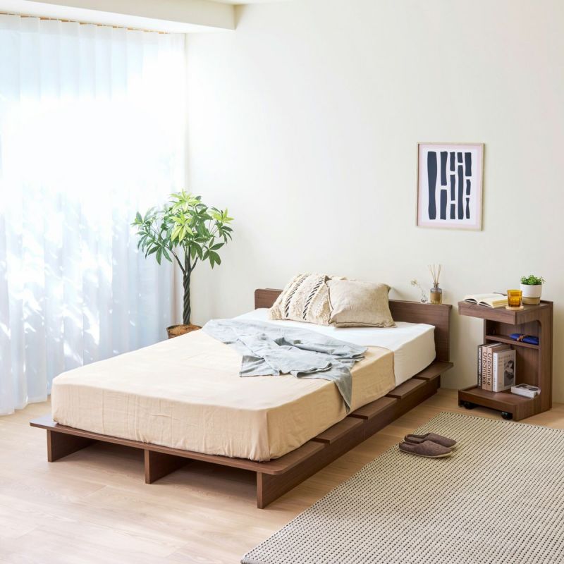 [ボナセラ専用ヘッドボード（本体別売り）]セミダブルサイズのベッドフレームに取り付けて使えます。枕元の小物置き場や、枕のずれ落ち防止として使いたい方におすすめです。※ベッドと壁などで挟んで使用してください