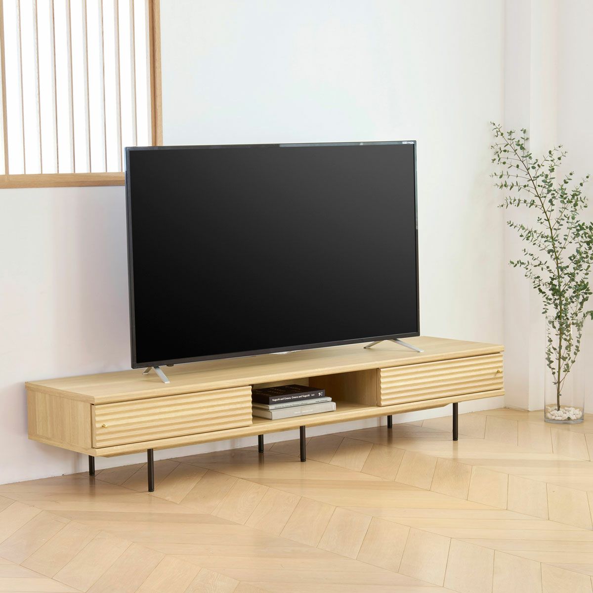 [凛とした、やすらぎの場所。]ジャパンディスタイルのテレビ台。北欧の雰囲気をベースに和風をちりばめたデザインで心安らぐ空間をつくります。