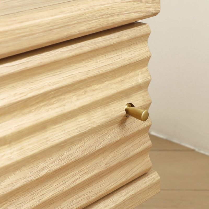 [真鍮の取っ手がアクセント]真鍮ゴールドのつまみ取っ手は北欧を感じさせるアクセント。シンプルでミニマルな印象を与えます。