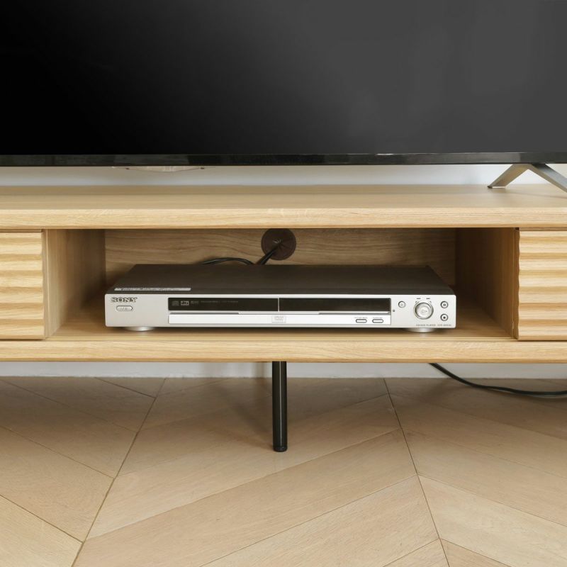 [AV機器の収納]DVDレコーダーや横置きゲーム機はオープン棚部分や引き戸内に収納できます。