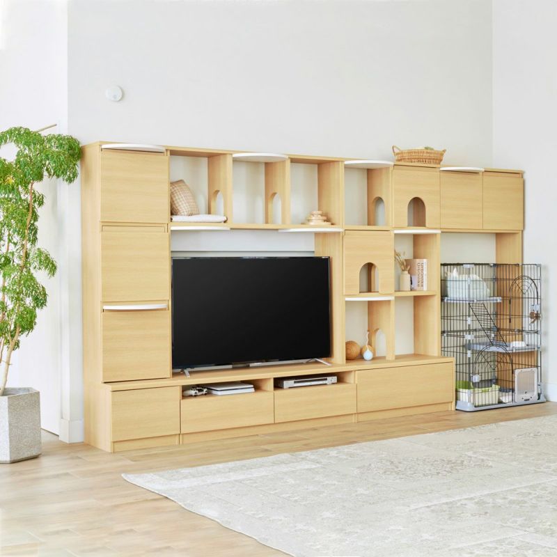 [キャットウォーク一体型収納]キャットウォークと収納を1つにしました。猫ちゃんと飼い主さんそれぞれの時間や暮らしを大切にしながら、一緒に過ごせるリビングをつくることができます。