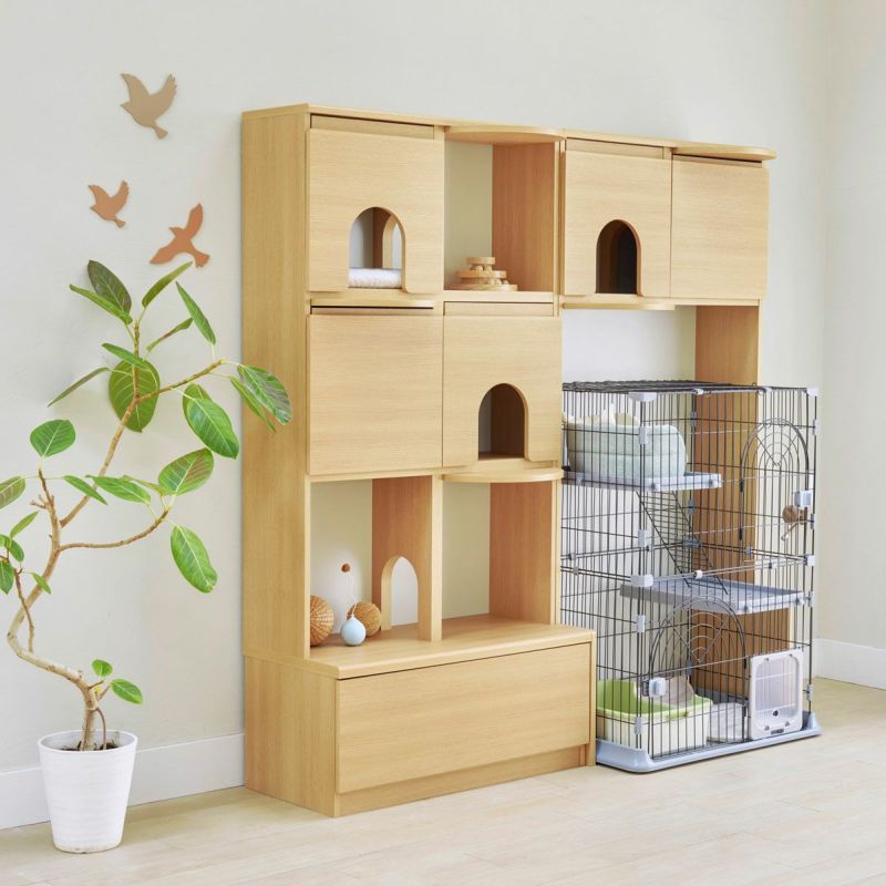 [ケージの上もキャットウォークに]下部のスペースにはケージを収納できます。デッドスペースになるケージの上も、収納やキャットウォークになります。※内寸幅85.8cm、高さ134.1cm