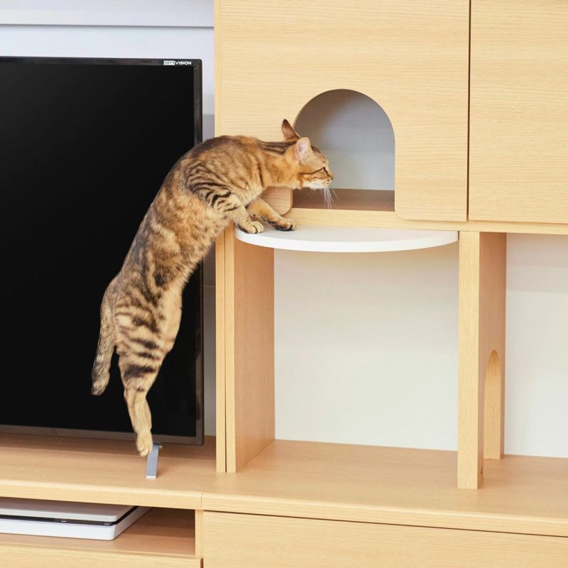 [ステップ（別売）をつけてキャットタワーに]中棚と天板の好きなところにステップを取り付けられます。シリーズのアイテムと並べて使えば猫ちゃんが自由に登れるキャットタワーに！※画像はNCM-1890HNA