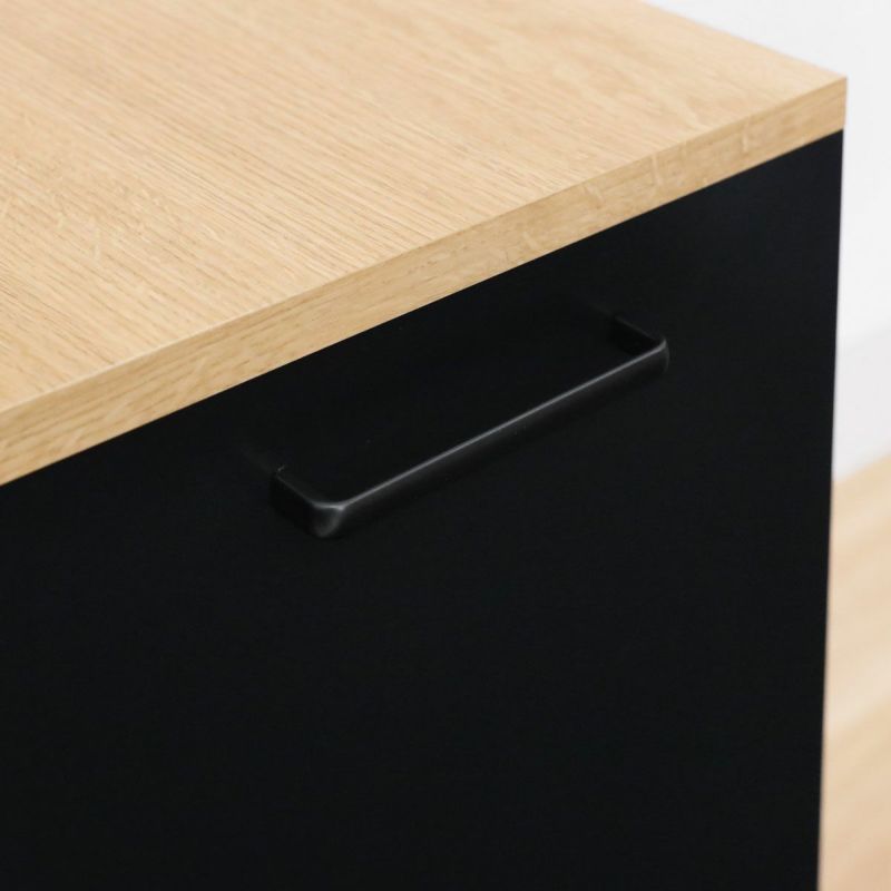 [引き出しやすい取っ手付き]取っ手が1つ付いています。デスク下から引き出すときにスムーズに動かせます。