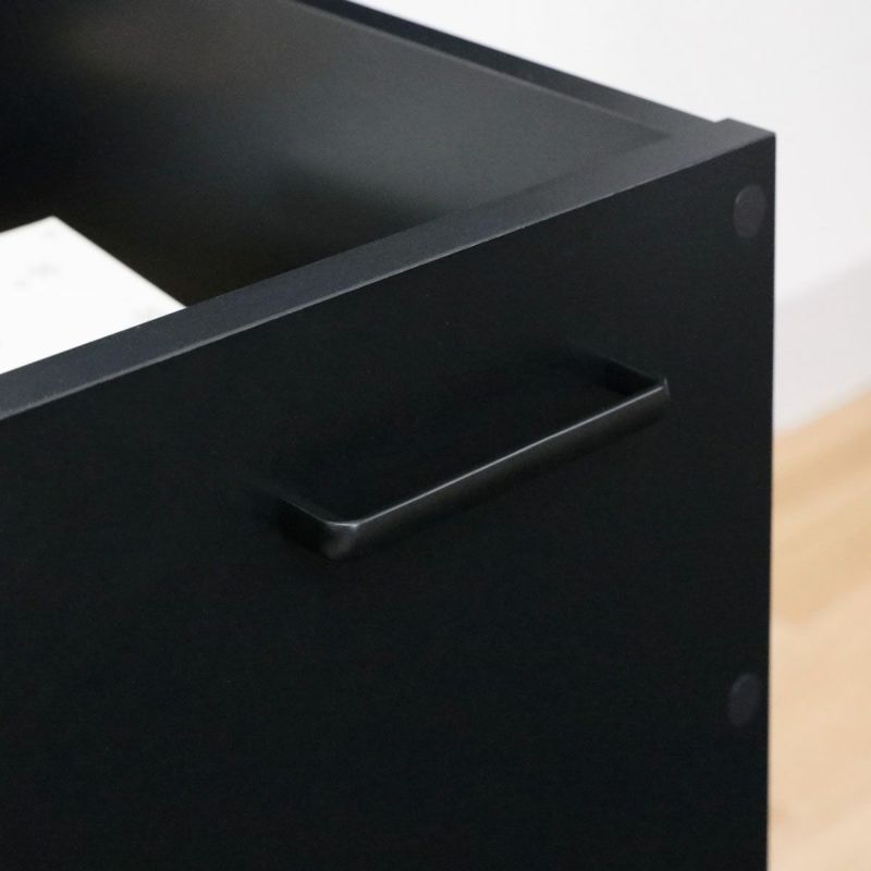 [引き出しやすい取っ手付き]取っ手が1つ付いています。デスク下から引き出すときにスムーズに動かせます。