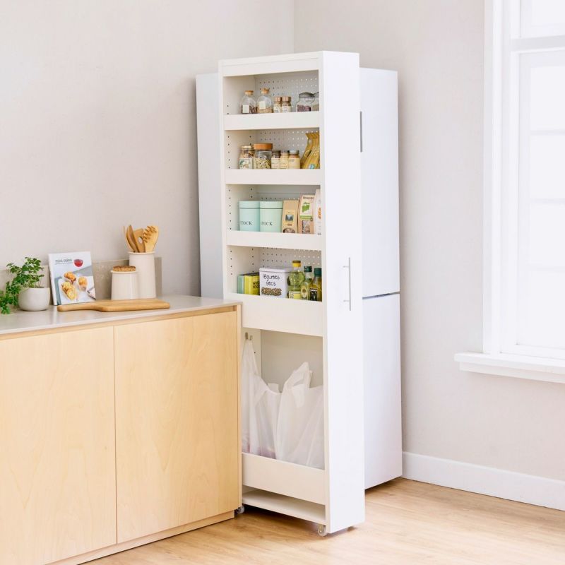 [食品のストックや資源ごみの置き場に]収納しきれずにあふれる食品のストックや、ゴミの日までの資源ごみの一時置き場に最適です。※画像はTAN-1820WH