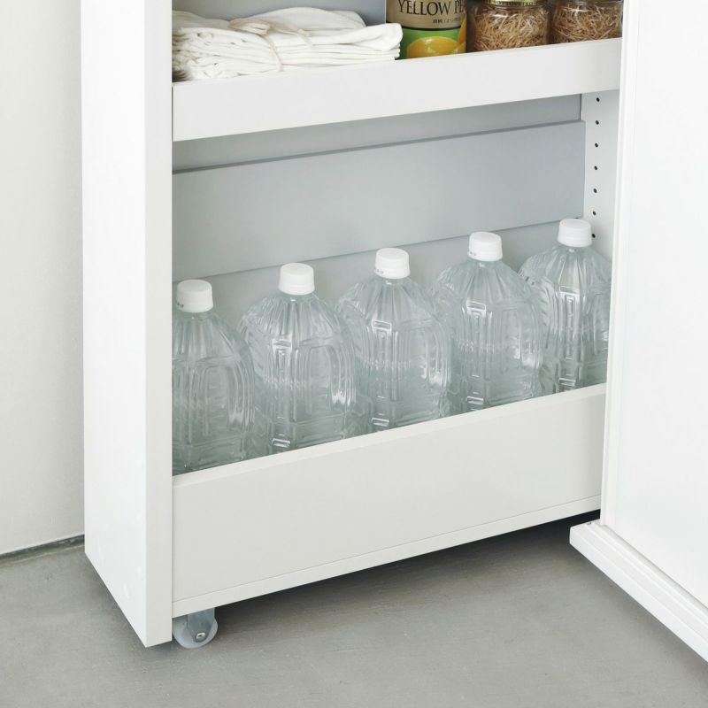 [2Lのペットボトルも収納可]地板には2Lのペットボトルを5本収納できます。ストックにおすすめです。※地板耐荷重10kg