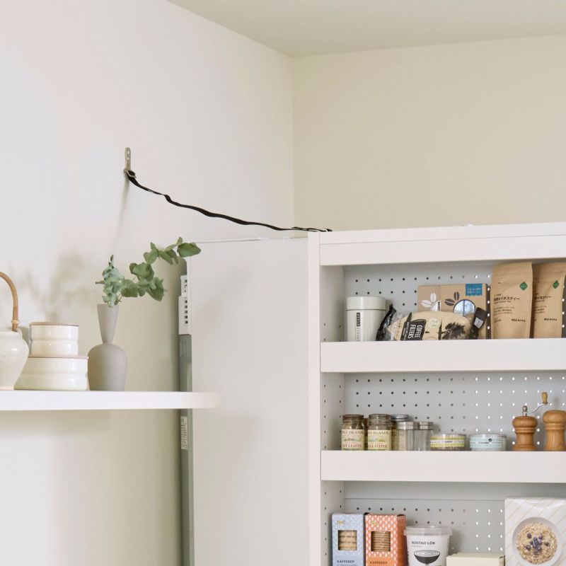 [転倒防止補助ベルト付き]より安全にご使用いただくために、転倒防止補助ベルトが付属しています。