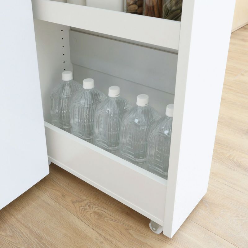 [2Lのペットボトルも収納可]地板には2Lのペットボトルを約5本収納できます。ストックにおすすめです。※地板耐荷重10kg