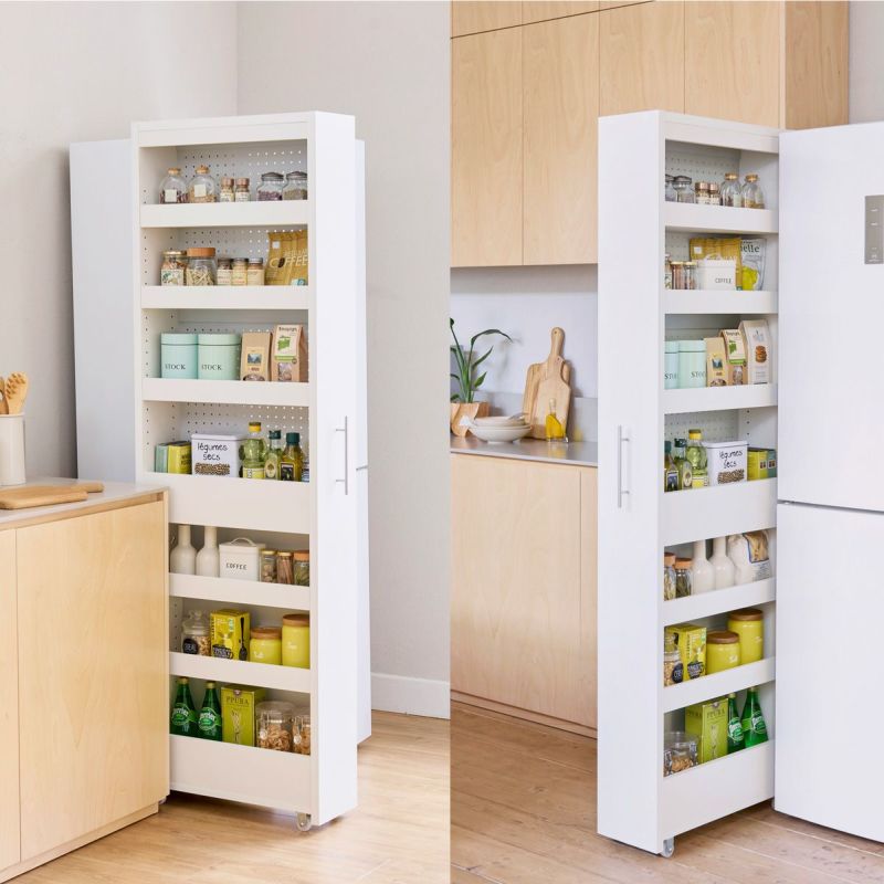 [オープン方向の左右の向きを選べる]取っ手は前後どちらでも取り付けができるので、収納物を取り出したい向きに合わせて取り付け位置を選択できます。