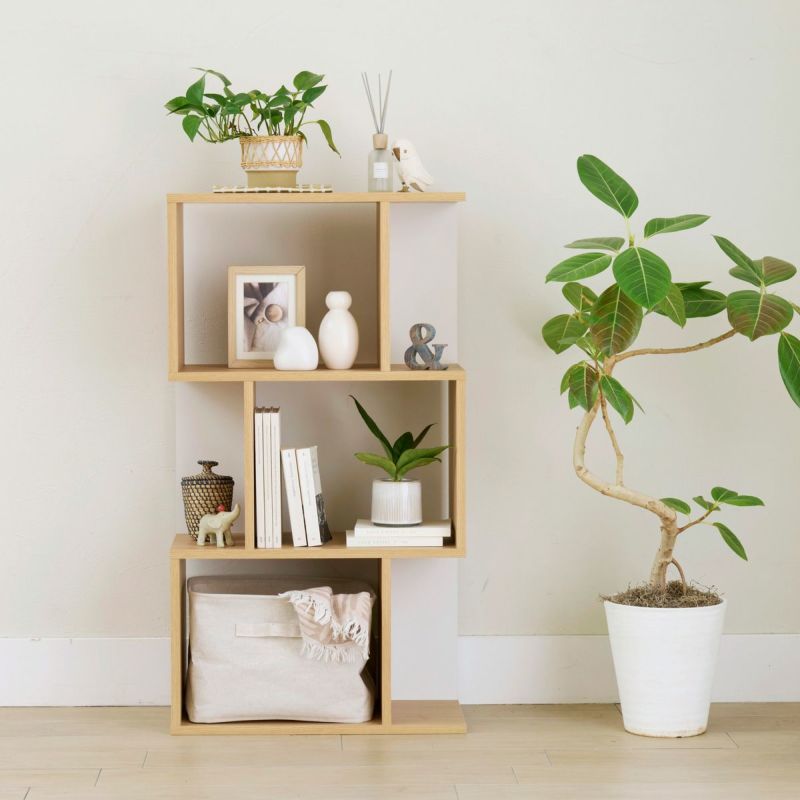 [ユニークなジグザグデザイン]ジグザグデザインが置くだけで目を引くインテリアに。ディスプレイする雑貨を引き立てます。