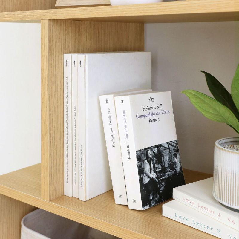 [A4サイズまでの本や雑誌が収納できる高さ]棚1段の内寸高さは32.7cm。A4サイズまでの雑誌やファイルなどが収納できる高さです。※本や雑誌の収納時は耐荷重にご注意ください。