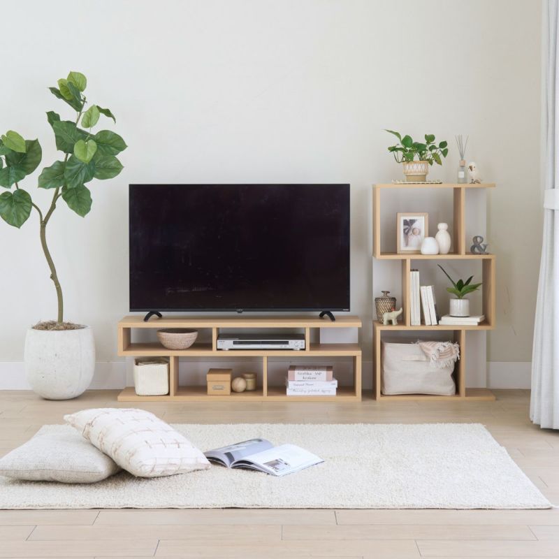 [圧迫感のないS字デザイン]S字が目を引くおしゃれなデザイン。オープンだからディスプレイも楽しみながら、圧迫感なく使えます。※画像はNA色