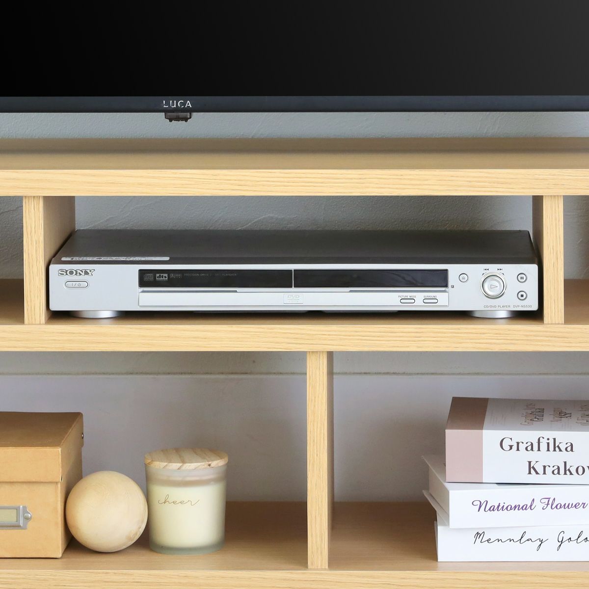 [AV機器の収納]DVDレコーダーや横置きゲーム機は、中棚に収納できます。※画像はNA色