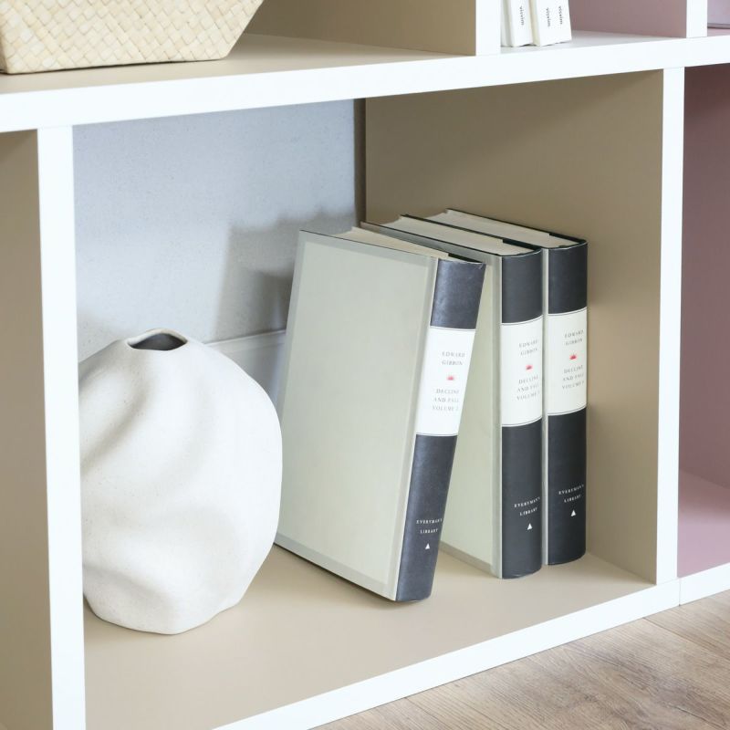 [A4サイズまでの本や雑誌が収納できる高さ]棚1段の内寸高さは32.7cm。A4サイズまでの雑誌やファイルなどが収納できる高さです。※本や雑誌の収納時は耐荷重にご注意ください。