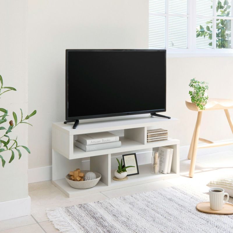[暮らしに、“飾る”という楽しみを]S字が目を引く32V型対応のテレビ台。オープンデザインでディスプレイも楽しめます。