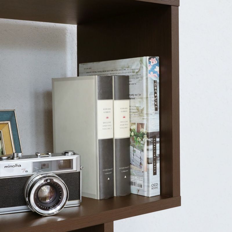 [A4サイズまでの本や雑誌が収納できる高さ]棚1段の内寸高さは32.7cm。A4サイズまでの雑誌やファイルなどが収納できる高さです。※本や雑誌の収納時は耐荷重にご注意ください。