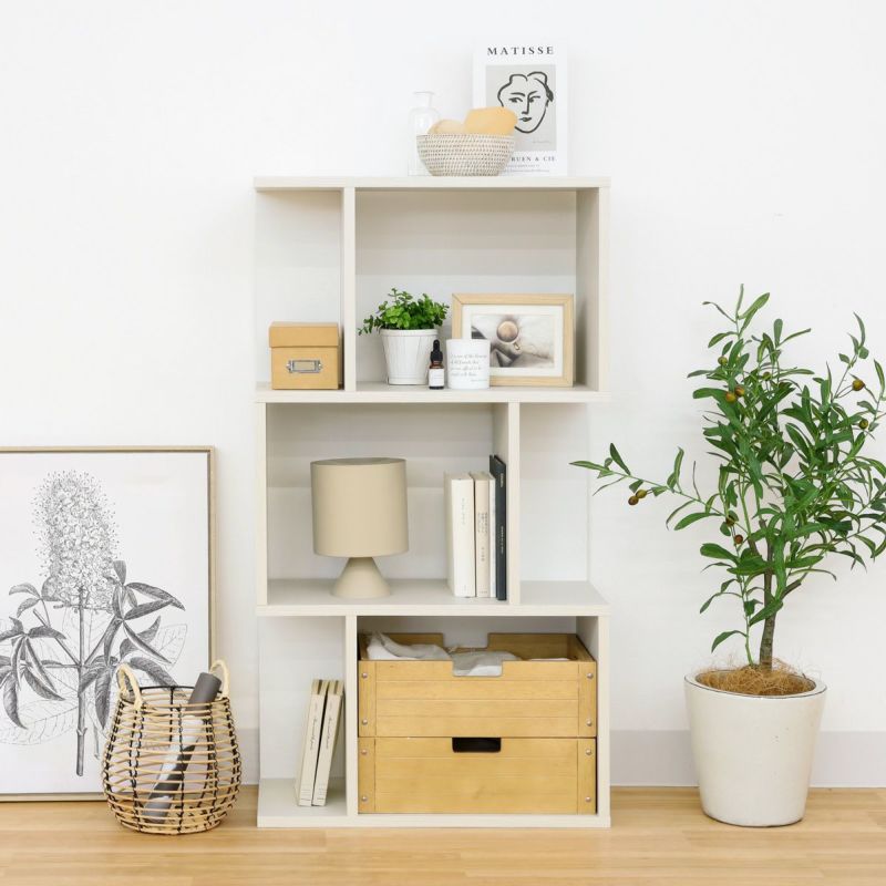 [ユニークなジグザグデザイン]ジグザグデザインが置くだけで目を引くインテリアに。ディスプレイする雑貨を引き立てます。