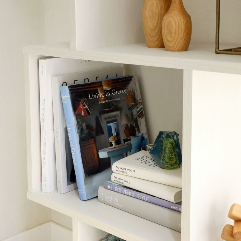 [A4サイズまでの本や雑誌が収納できる高さ]棚1段の内寸高さは32.7cm。A4サイズまでの雑誌やファイルなどが収納できる高さです。※本や雑誌の収納時は耐荷重にご注意ください。