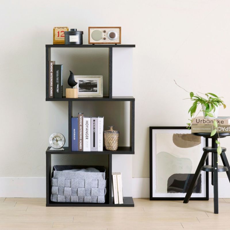 [ユニークなジグザグデザイン]ジグザグデザインが置くだけで目を引くインテリアに。ディスプレイする雑貨を引き立てます。