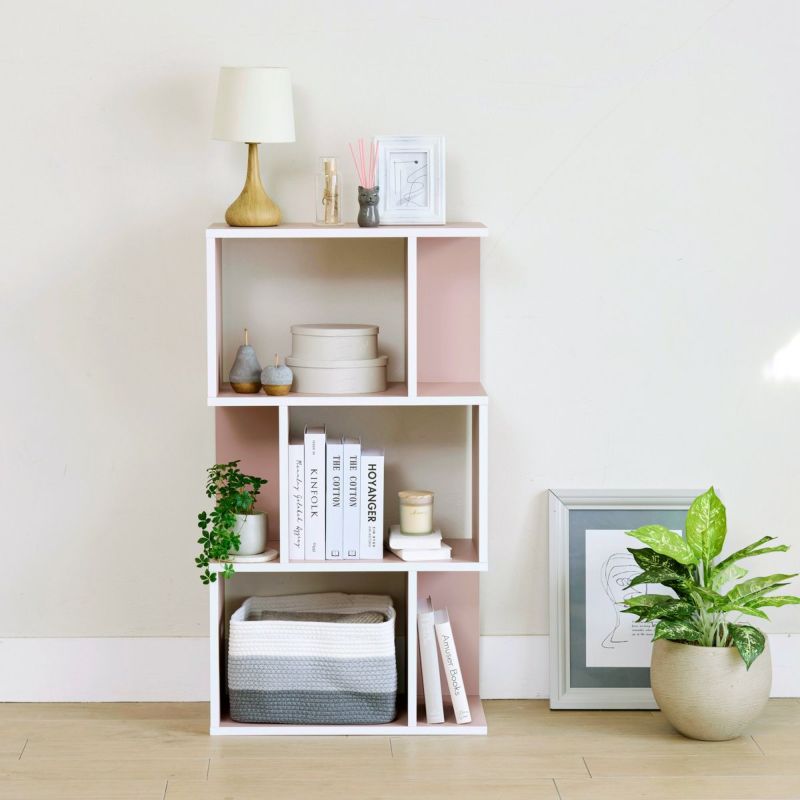 [ユニークなジグザグデザイン]ジグザグデザインが置くだけで目を引くインテリアに。ディスプレイする雑貨を引き立てます。