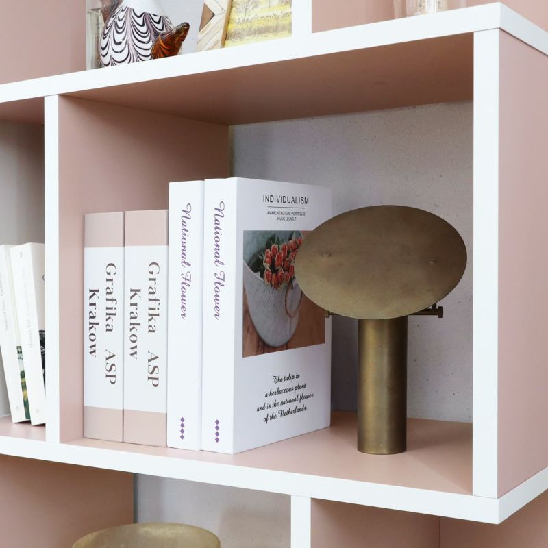 [A4サイズまでの本や雑誌が収納できる高さ]棚1段の内寸高さは32.7cm。A4サイズまでの雑誌やファイルなどが収納できる高さです。※本や雑誌の収納時は耐荷重にご注意ください。