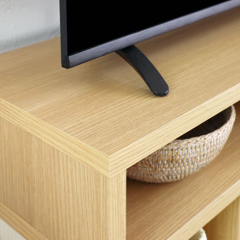 [インテリアに馴染むベーシックカラー]シンプルな木目調のベーシックカラーのテレビ台。インテリアに馴染んで落ち着いたインテリアをつくることができます。